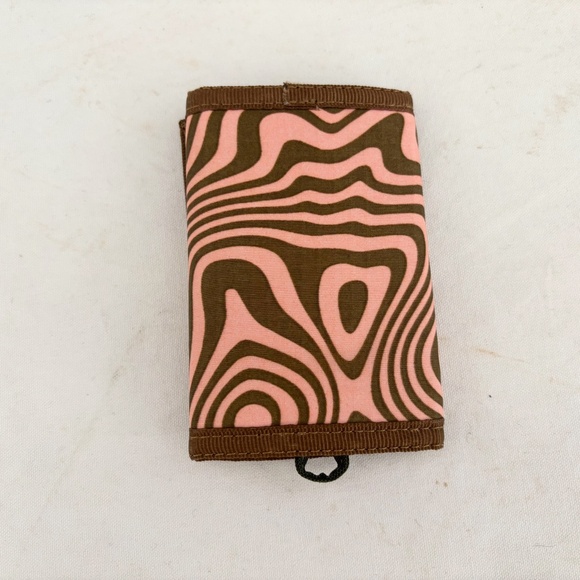 Baggu Nylon Wallet in Trippy Swirl Salmon - Picture 3 of 5